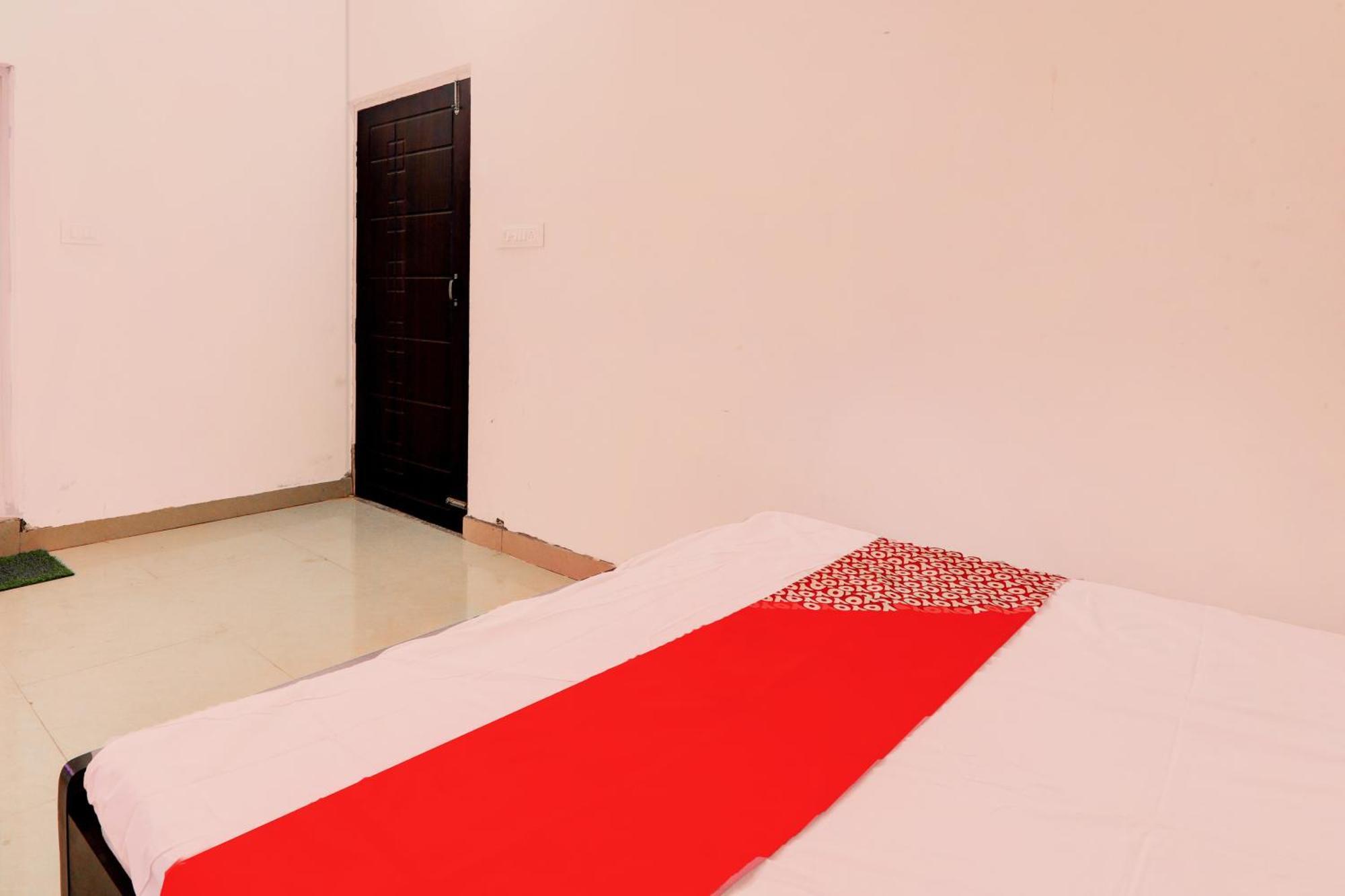 Oyo Flagship Shine Hotel Chinhat Екстериор снимка