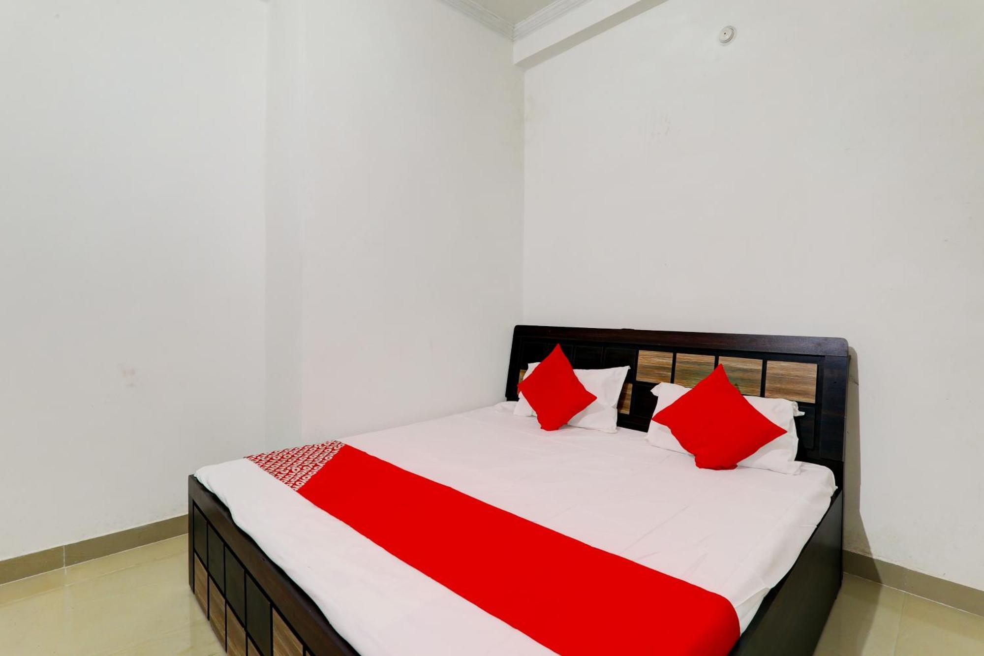 Oyo Flagship Shine Hotel Chinhat Екстериор снимка